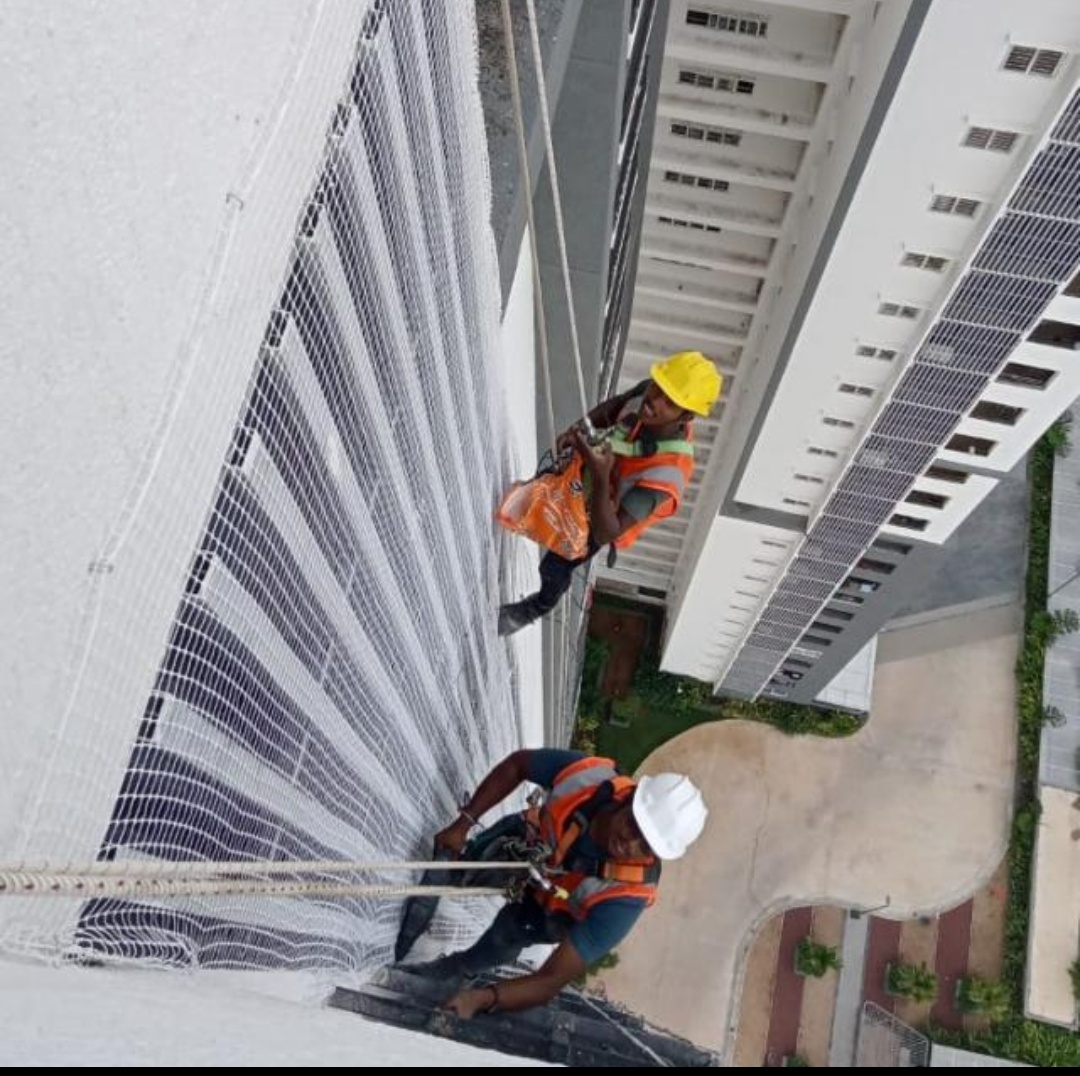 Custom anti-bird safety net for balcony and open areas